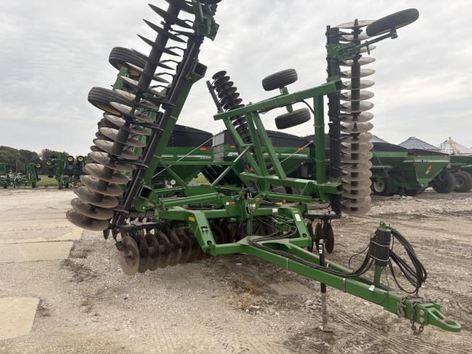 John Deere 637