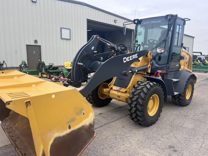 John Deere 324L
