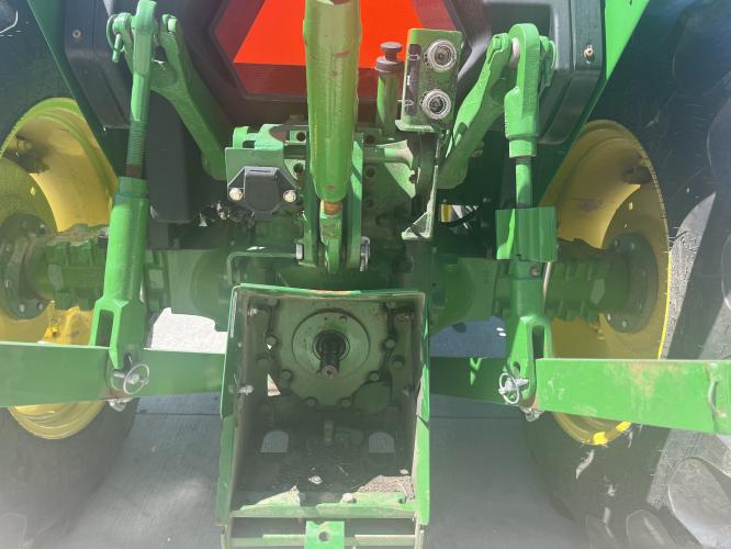 John Deere 5045E