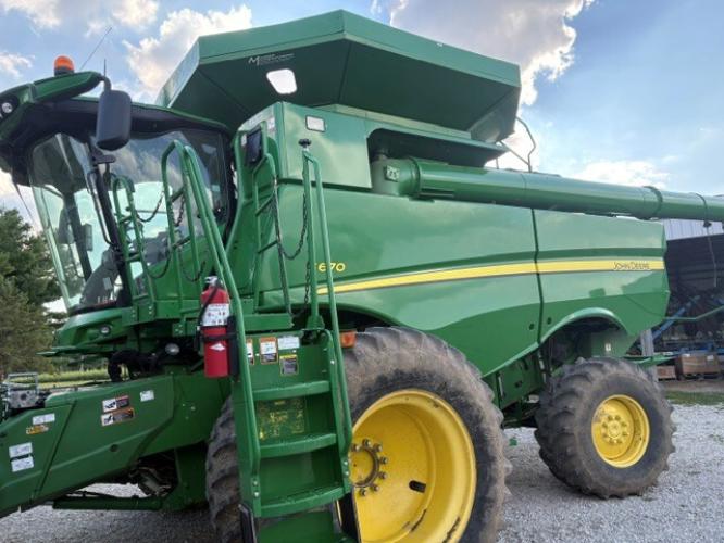 John Deere S670