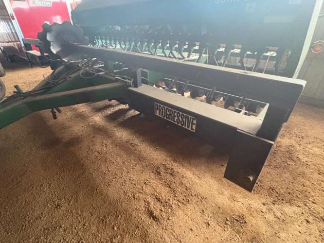 John Deere 1560