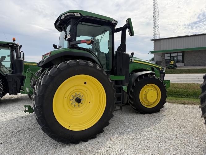 John Deere 8R 230