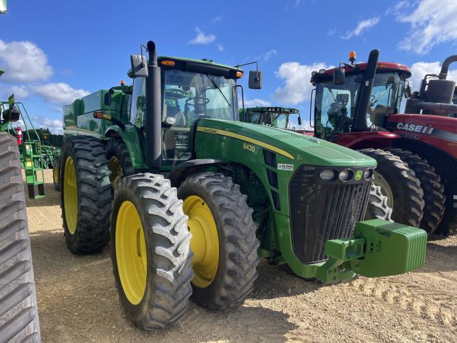 John Deere 8430