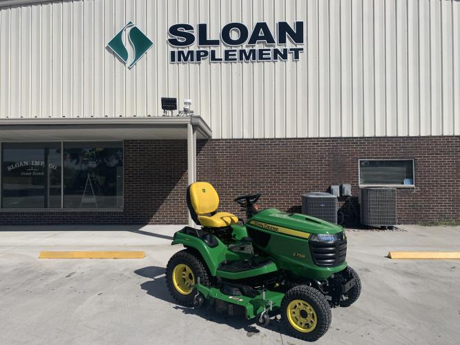 John Deere X758