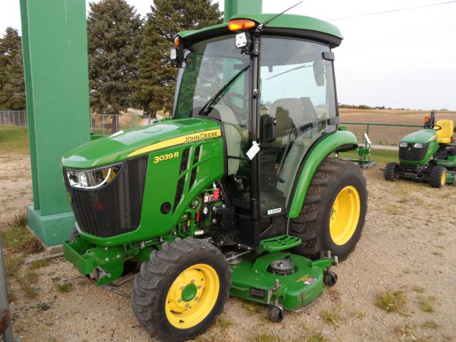 John Deere 3039R