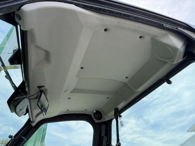 John Deere XUV835M HVAC Cab
