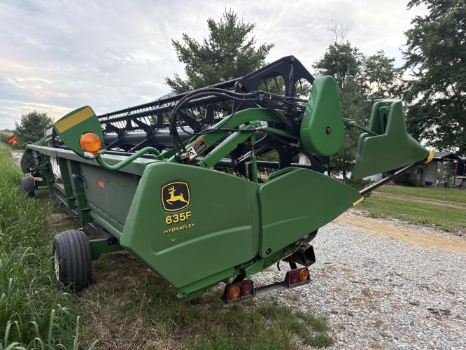 John Deere 635F