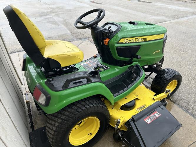 John Deere X730