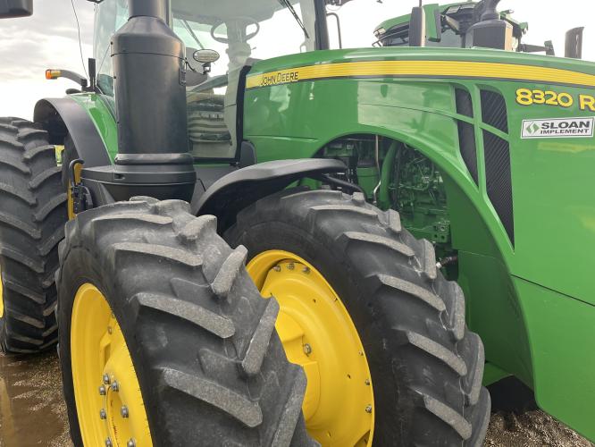 John Deere 8320R