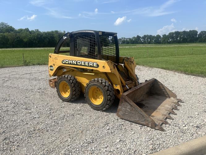 John Deere 240