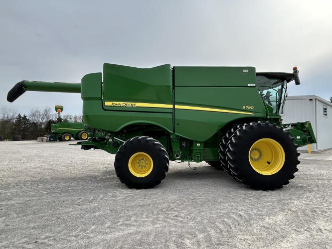 John Deere S790