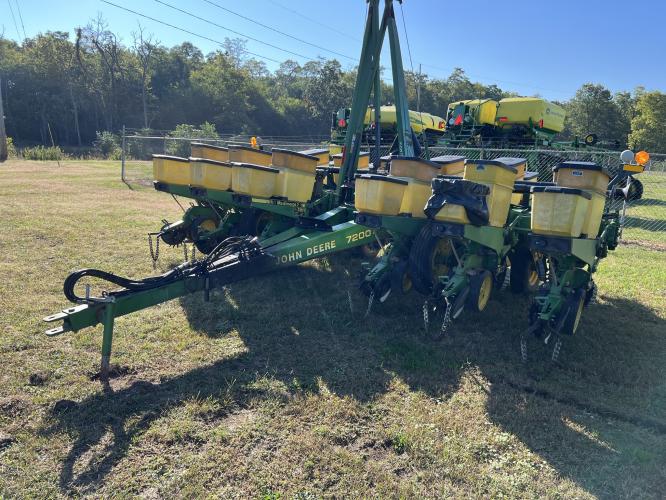 John Deere 7200