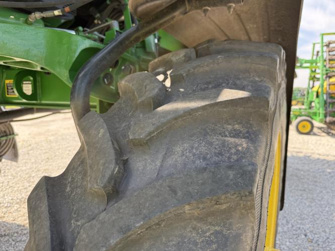John Deere 412R