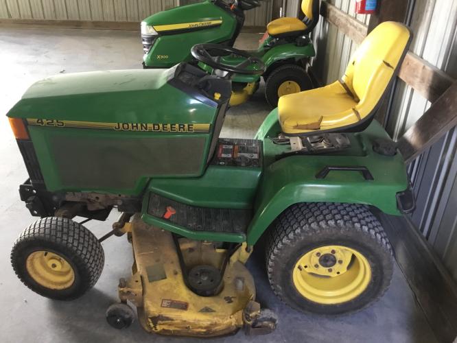 John Deere 425