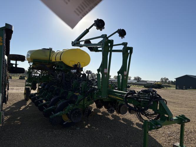 John Deere 1775NT