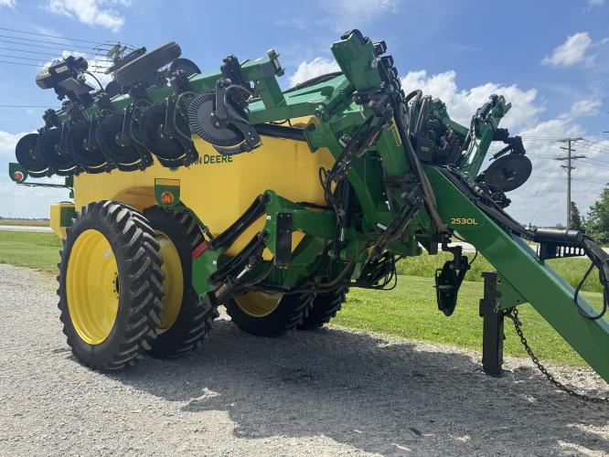 John Deere 2530L