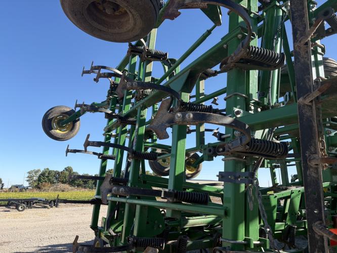 John Deere 2210