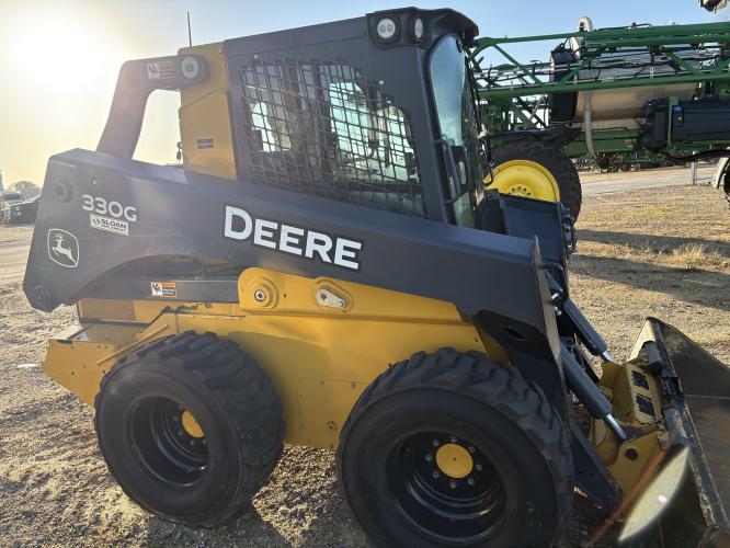 John Deere 330G