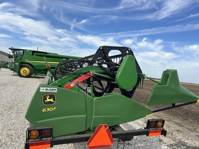 John Deere 630F