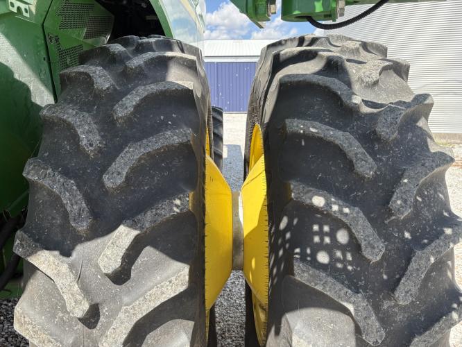 John Deere S670