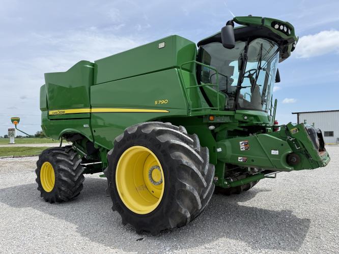 John Deere S790