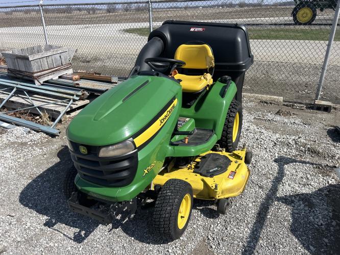 John Deere X520