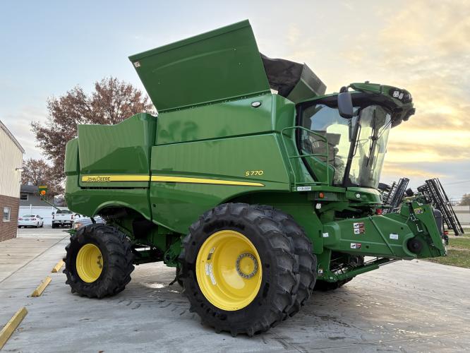 John Deere S770