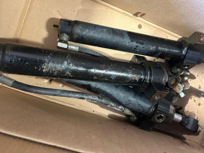 John Deere AA32164 WING WHEEL CYLINDER