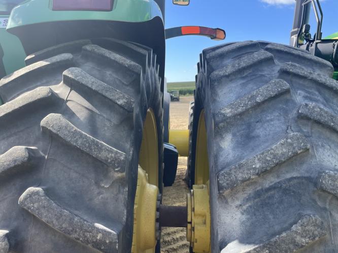 John Deere 8430