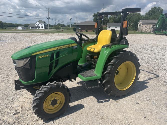John Deere 3038E