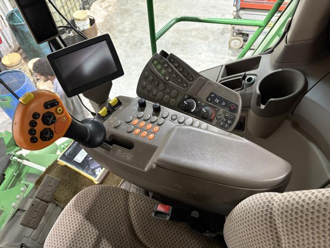 John Deere S660