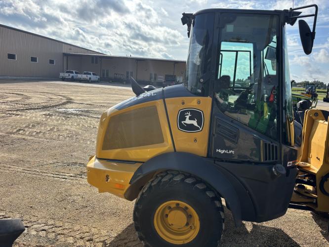 John Deere 324L