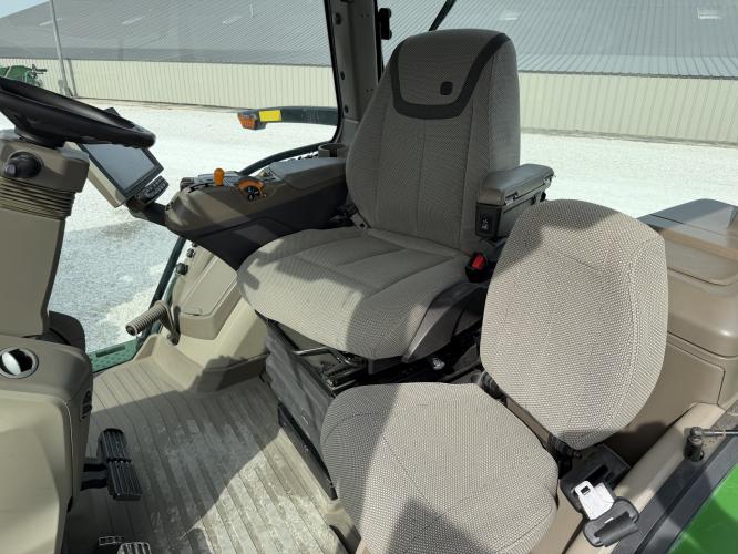 John Deere 8R 230