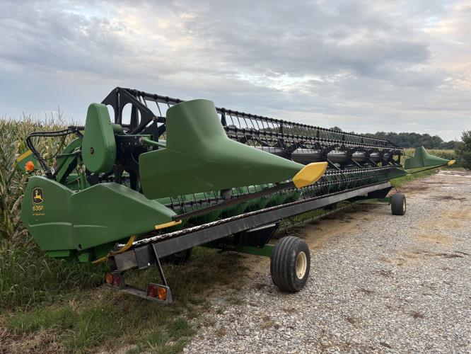 John Deere 635F
