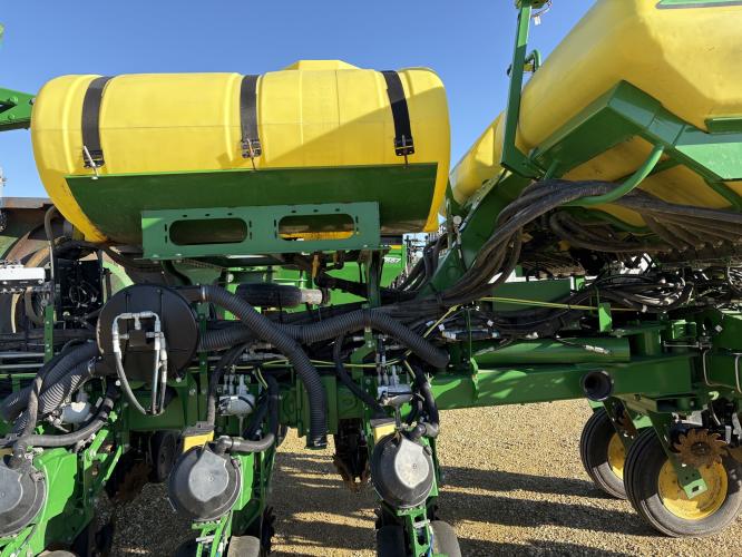 John Deere 1775NT