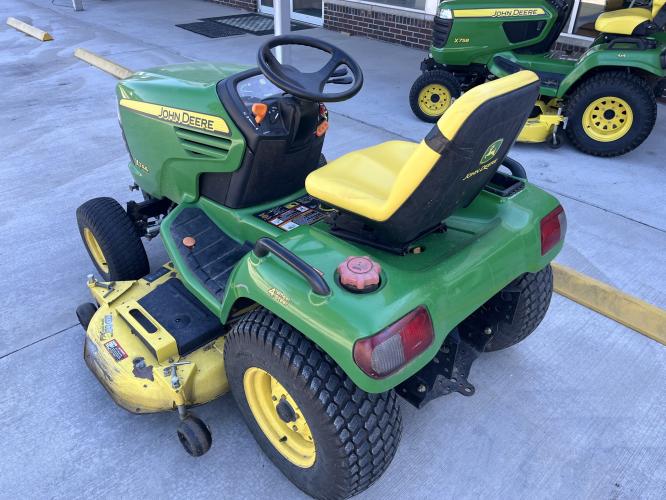 John Deere X744