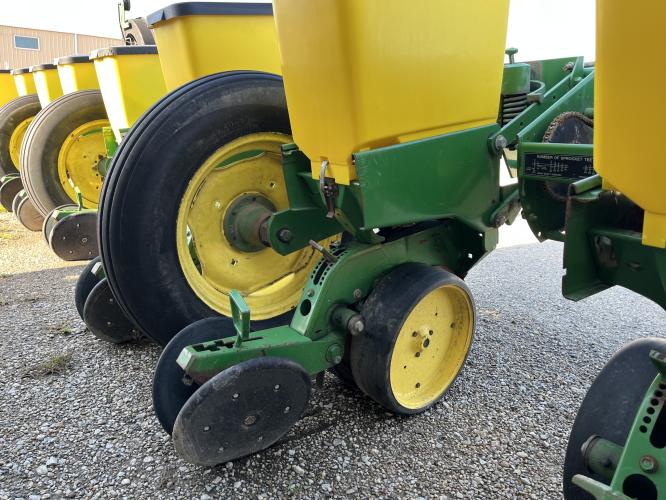 John Deere 7200