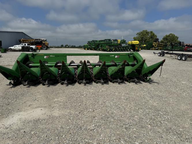 John Deere 608C
