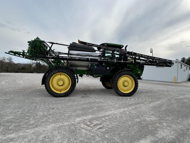 John Deere R4044