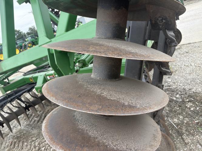 John Deere 637