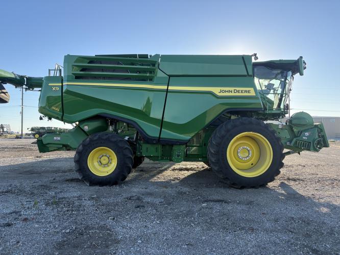 John Deere X9 1100