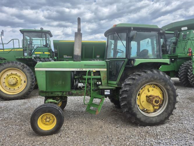 John Deere 4430