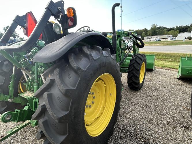 John Deere 5075M
