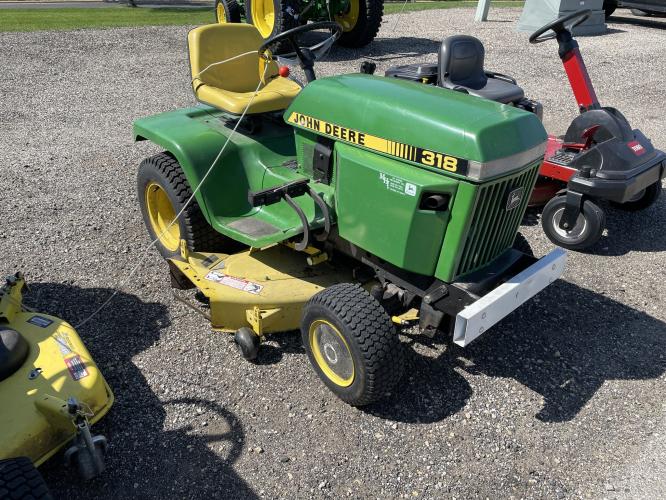 John Deere 318