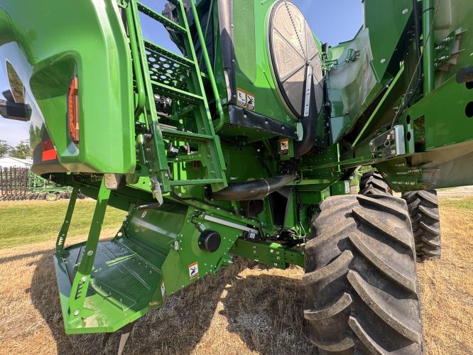 John Deere S7 700