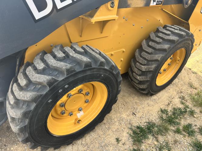 John Deere 318G