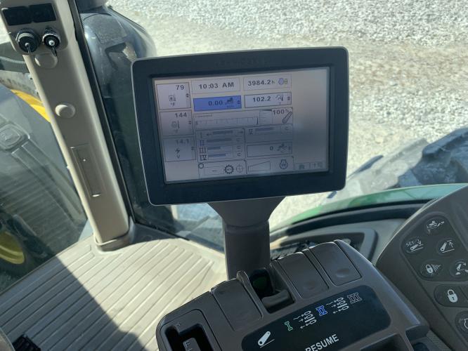 John Deere 8335R
