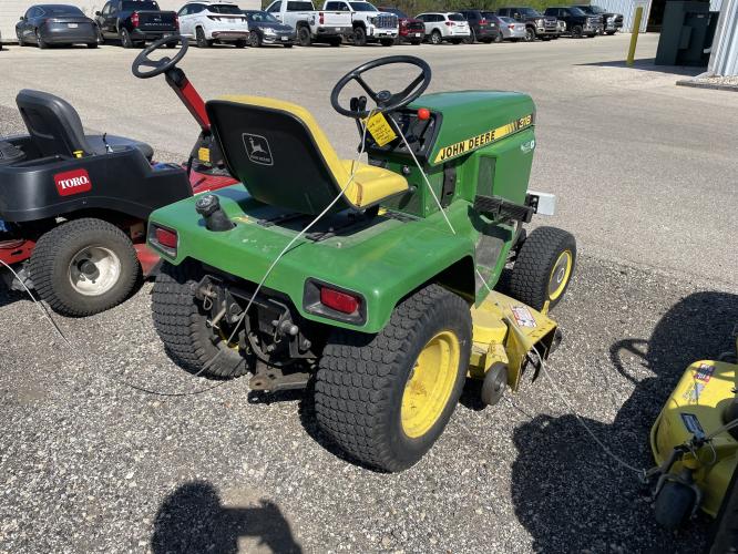 John Deere 318