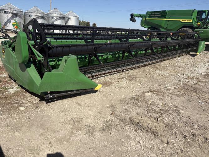 John Deere 635F