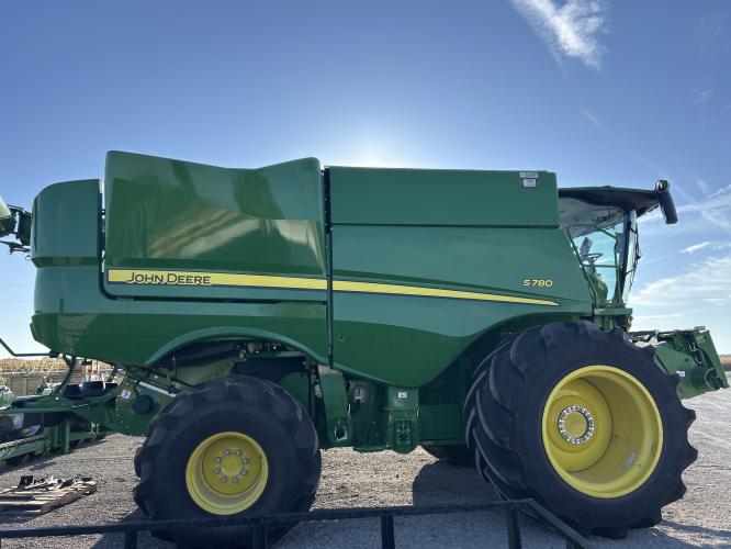 John Deere S780